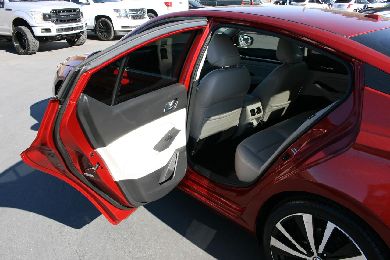 Nissan Altima 2.5 Platinum Sedan 2019