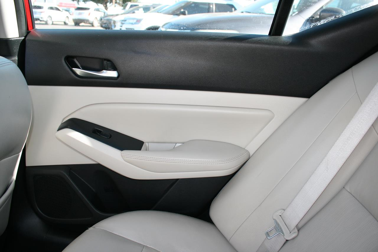 Nissan Altima 2.5 Platinum Sedan 2019