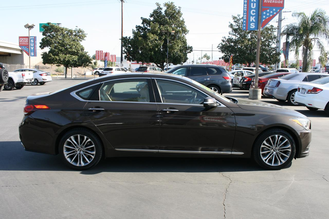 Hyundai Genesis 4dr Sdn V6 3.8L RWD 2015