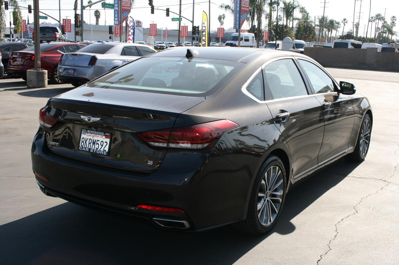 Hyundai Genesis 4dr Sdn V6 3.8L RWD 2015