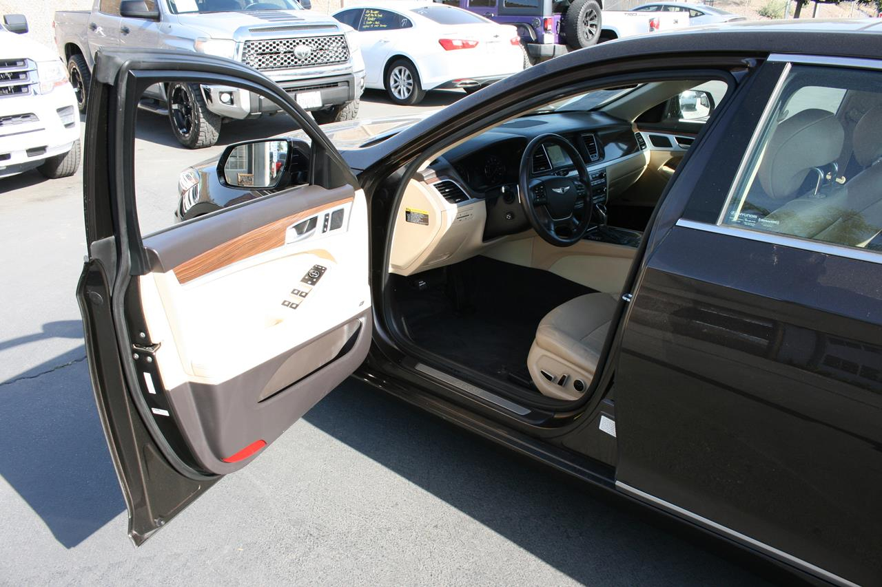 Hyundai Genesis 4dr Sdn V6 3.8L RWD 2015