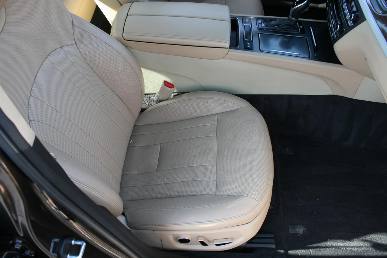 Hyundai Genesis 4dr Sdn V6 3.8L RWD 2015