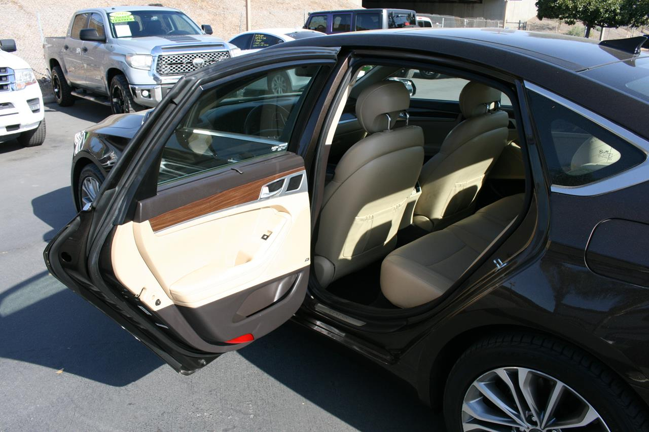 Hyundai Genesis 4dr Sdn V6 3.8L RWD 2015