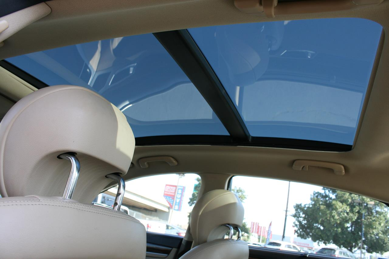 Hyundai Genesis 4dr Sdn V6 3.8L RWD 2015