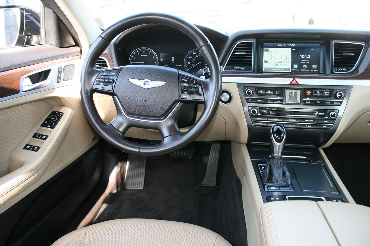 Hyundai Genesis 4dr Sdn V6 3.8L RWD 2015