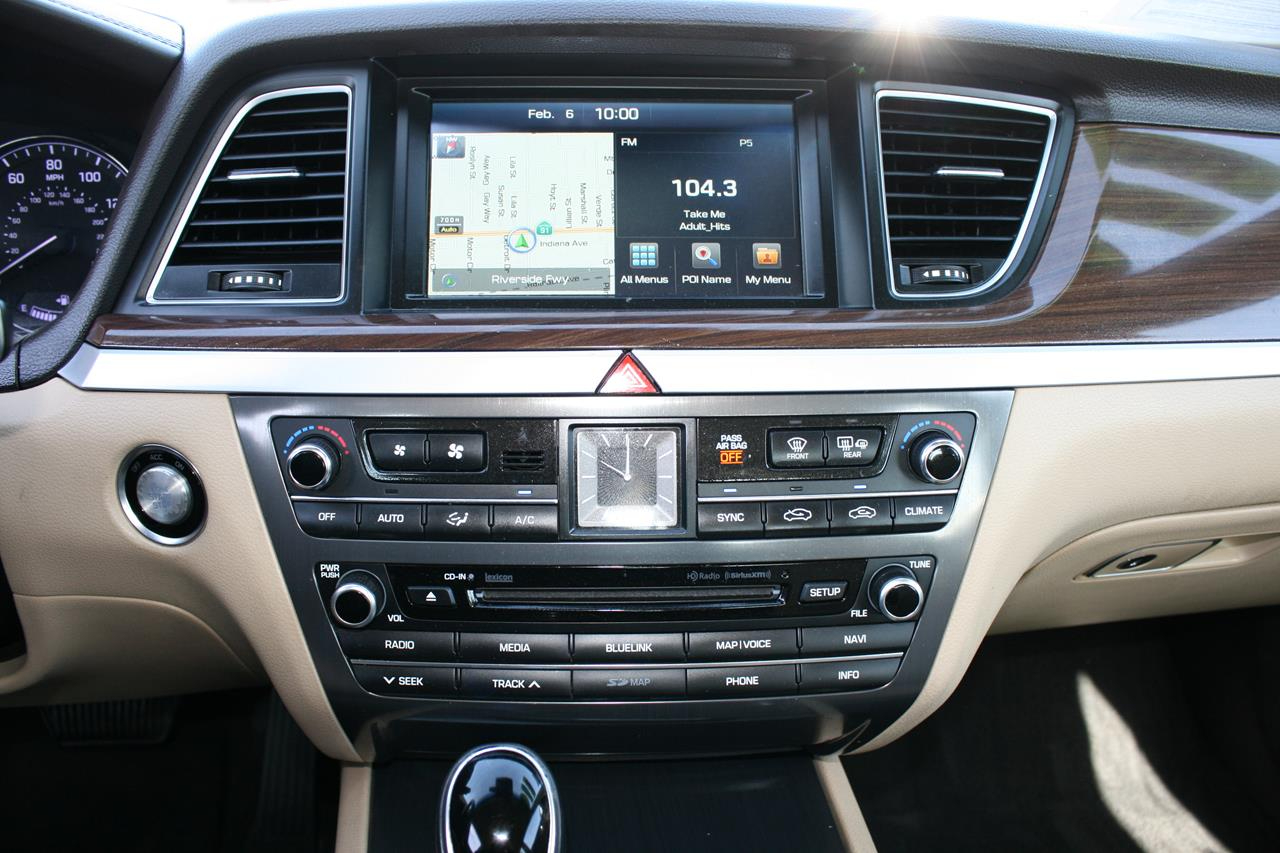 Hyundai Genesis 4dr Sdn V6 3.8L RWD 2015