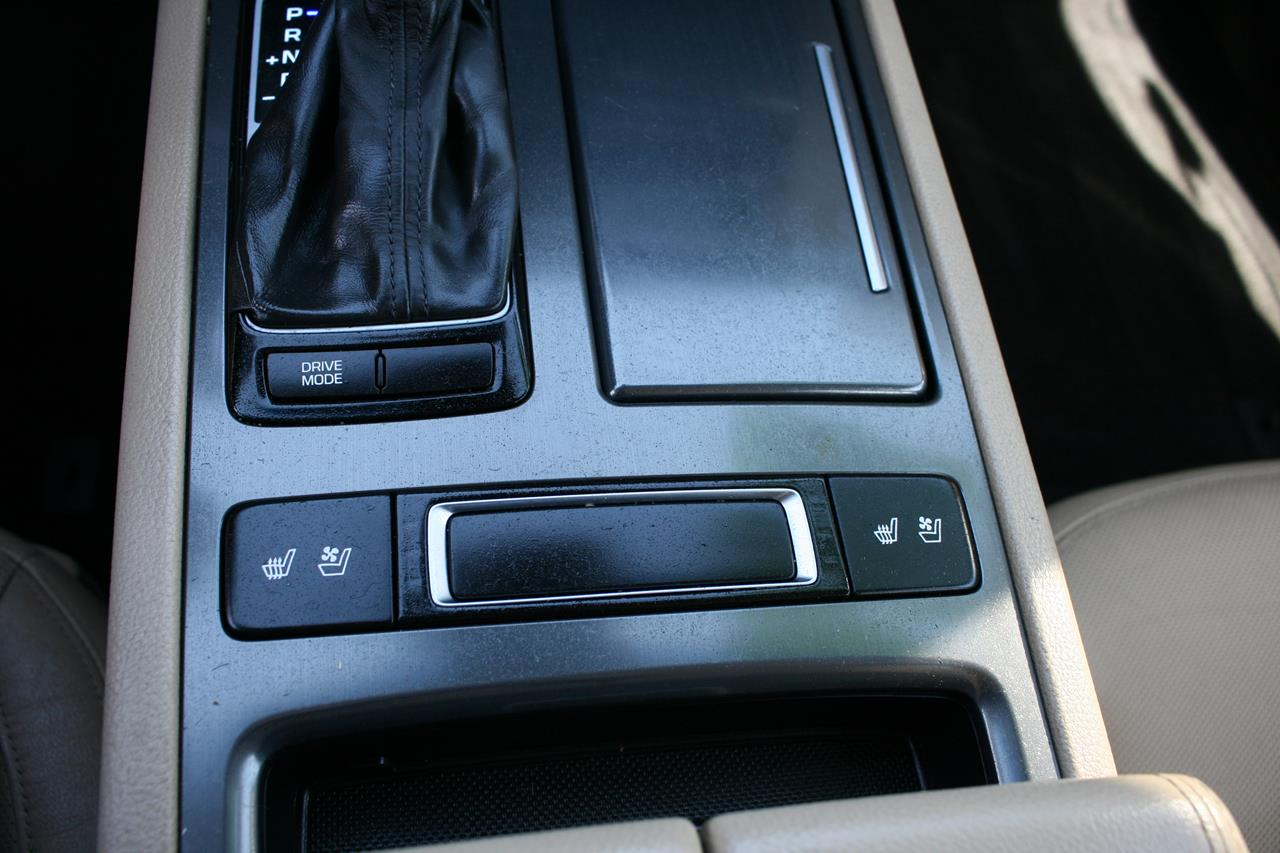 Hyundai Genesis 4dr Sdn V6 3.8L RWD 2015