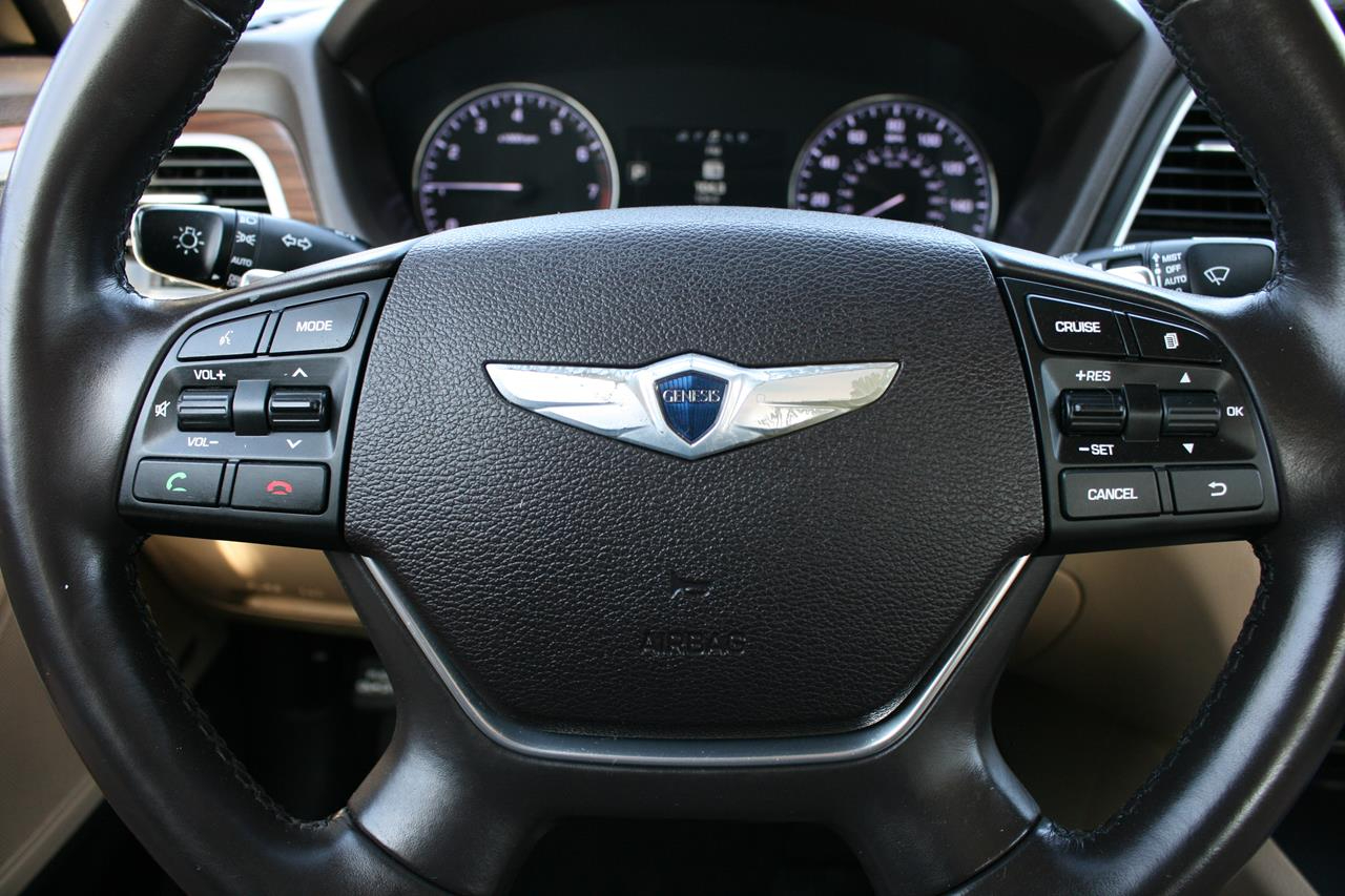 Hyundai Genesis 4dr Sdn V6 3.8L RWD 2015