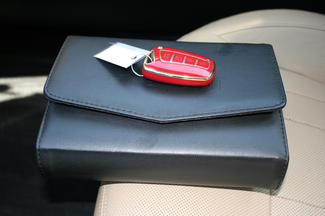 Hyundai Genesis 4dr Sdn V6 3.8L RWD 2015