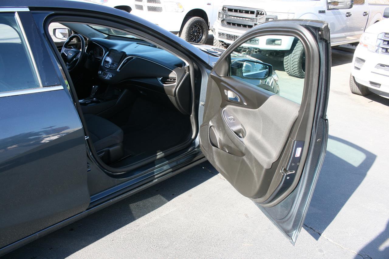 Chevrolet Malibu 4dr Sdn RS 2020