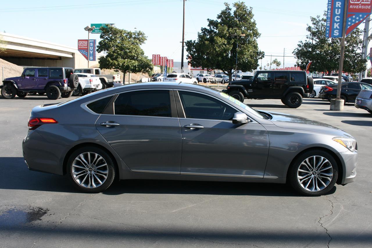 Hyundai Genesis 4dr Sdn V6 3.8L RWD 2015