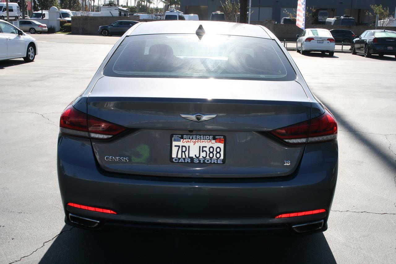 Hyundai Genesis 4dr Sdn V6 3.8L RWD 2015