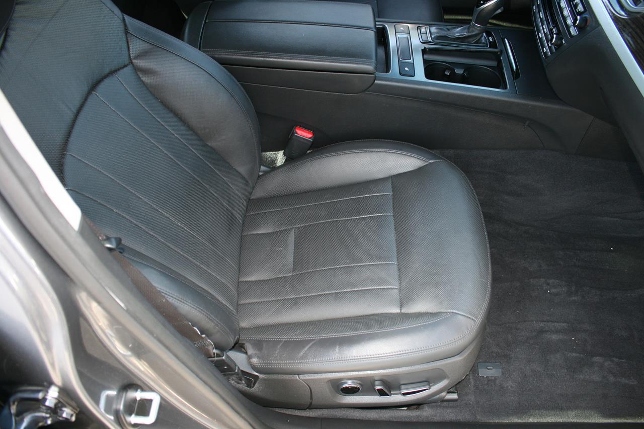 Hyundai Genesis 4dr Sdn V6 3.8L RWD 2015