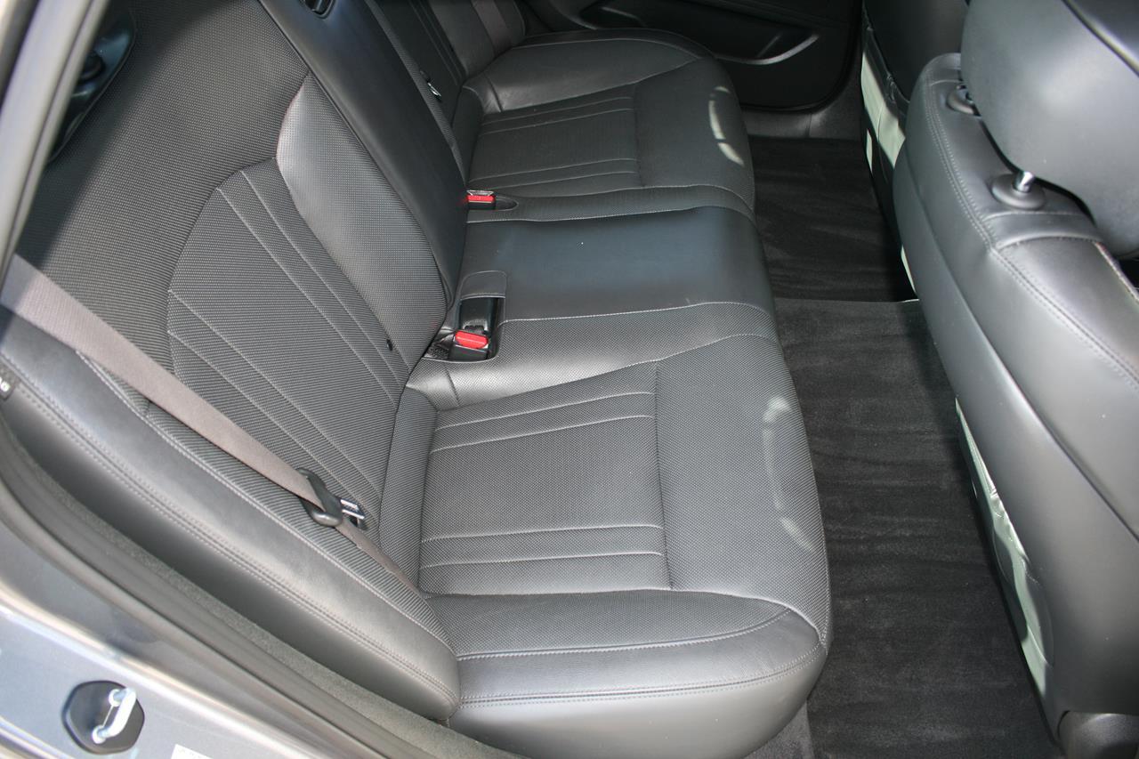 Hyundai Genesis 4dr Sdn V6 3.8L RWD 2015