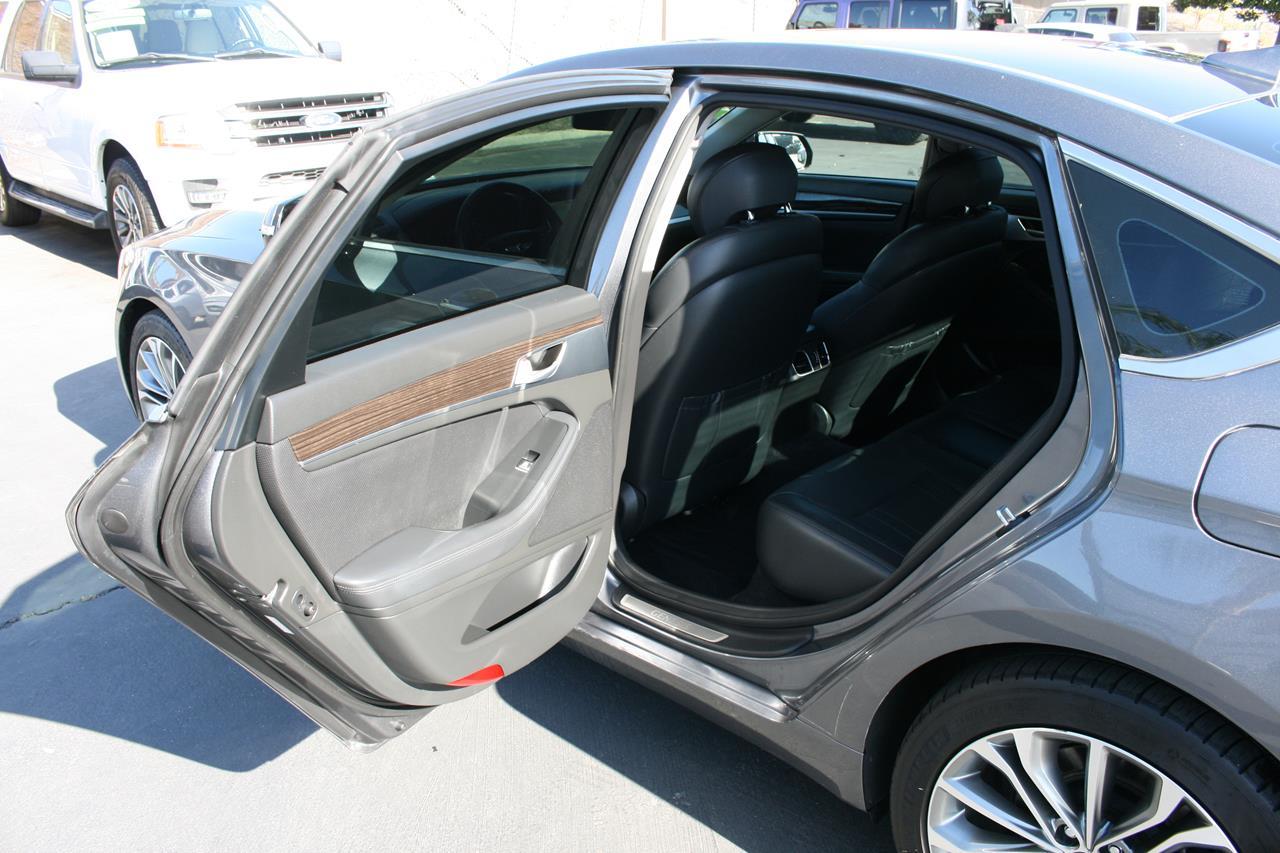 Hyundai Genesis 4dr Sdn V6 3.8L RWD 2015