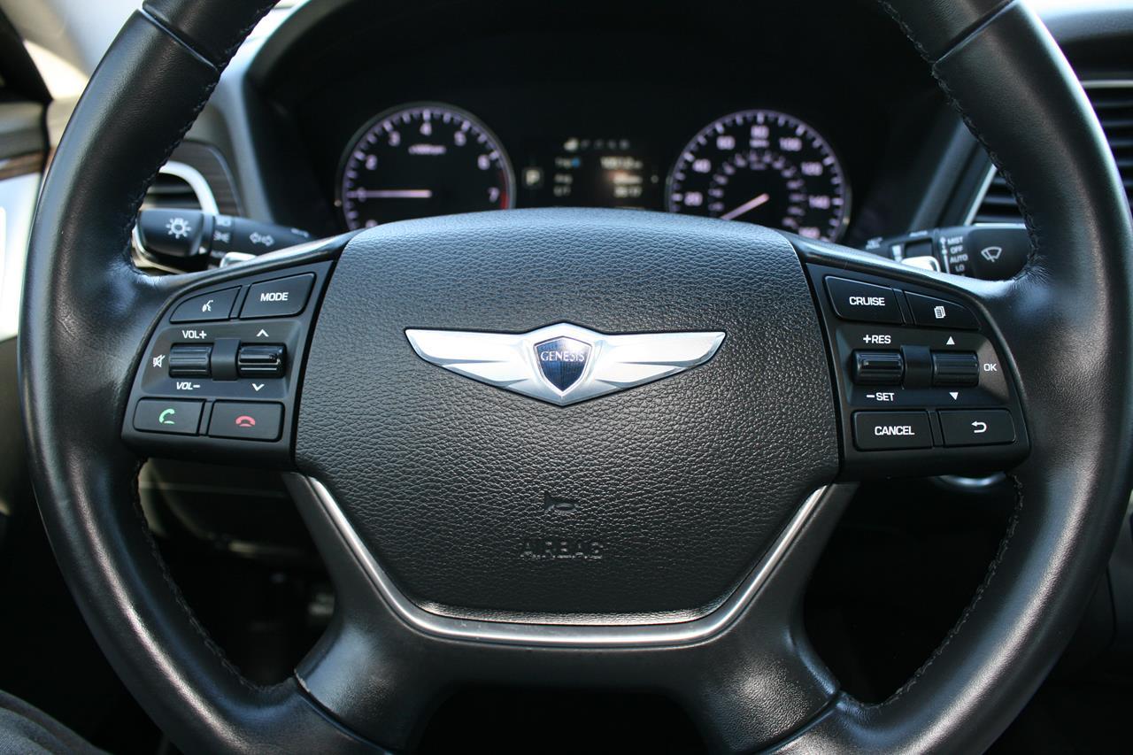 Hyundai Genesis 4dr Sdn V6 3.8L RWD 2015