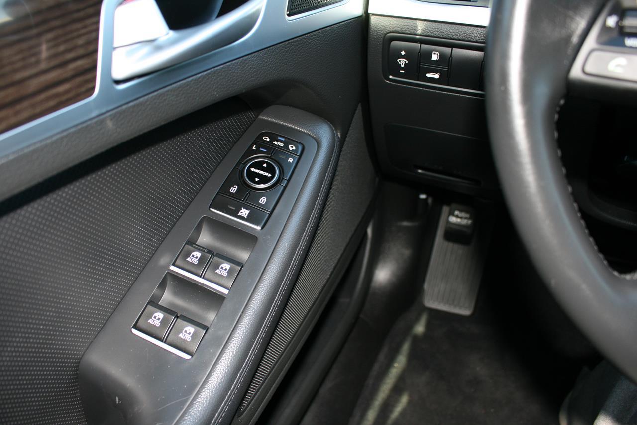 Hyundai Genesis 4dr Sdn V6 3.8L RWD 2015