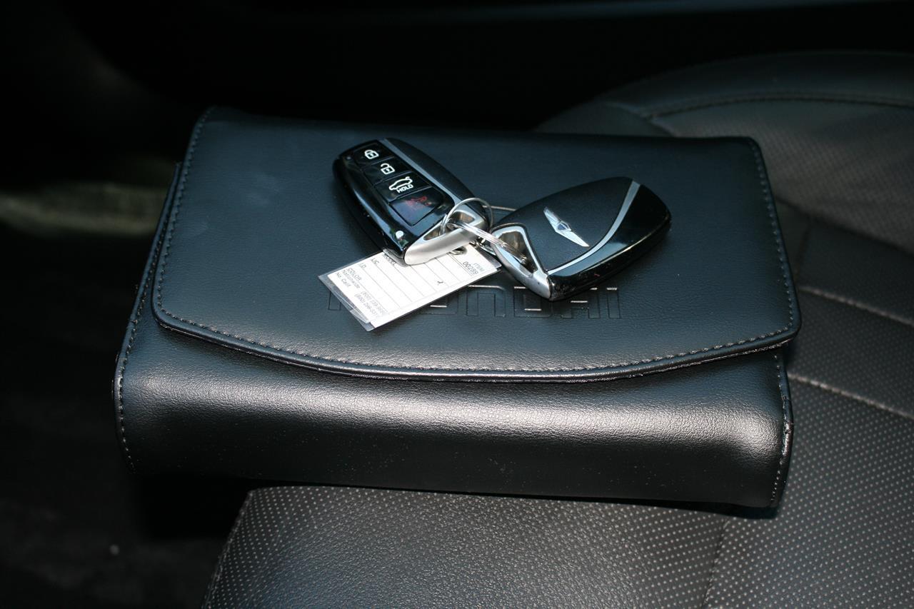 Hyundai Genesis 4dr Sdn V6 3.8L RWD 2015