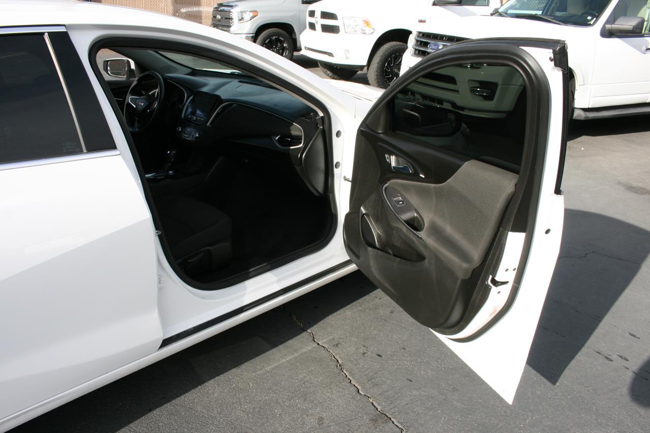 Chevrolet Malibu 4dr Sdn RS 2020