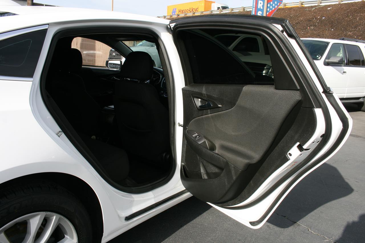 Chevrolet Malibu 4dr Sdn RS 2020