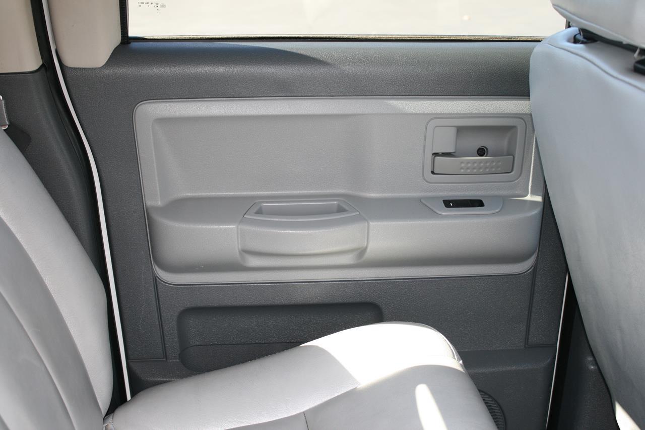 Dodge Dakota 2WD Quad Cab 131" SLT 2007