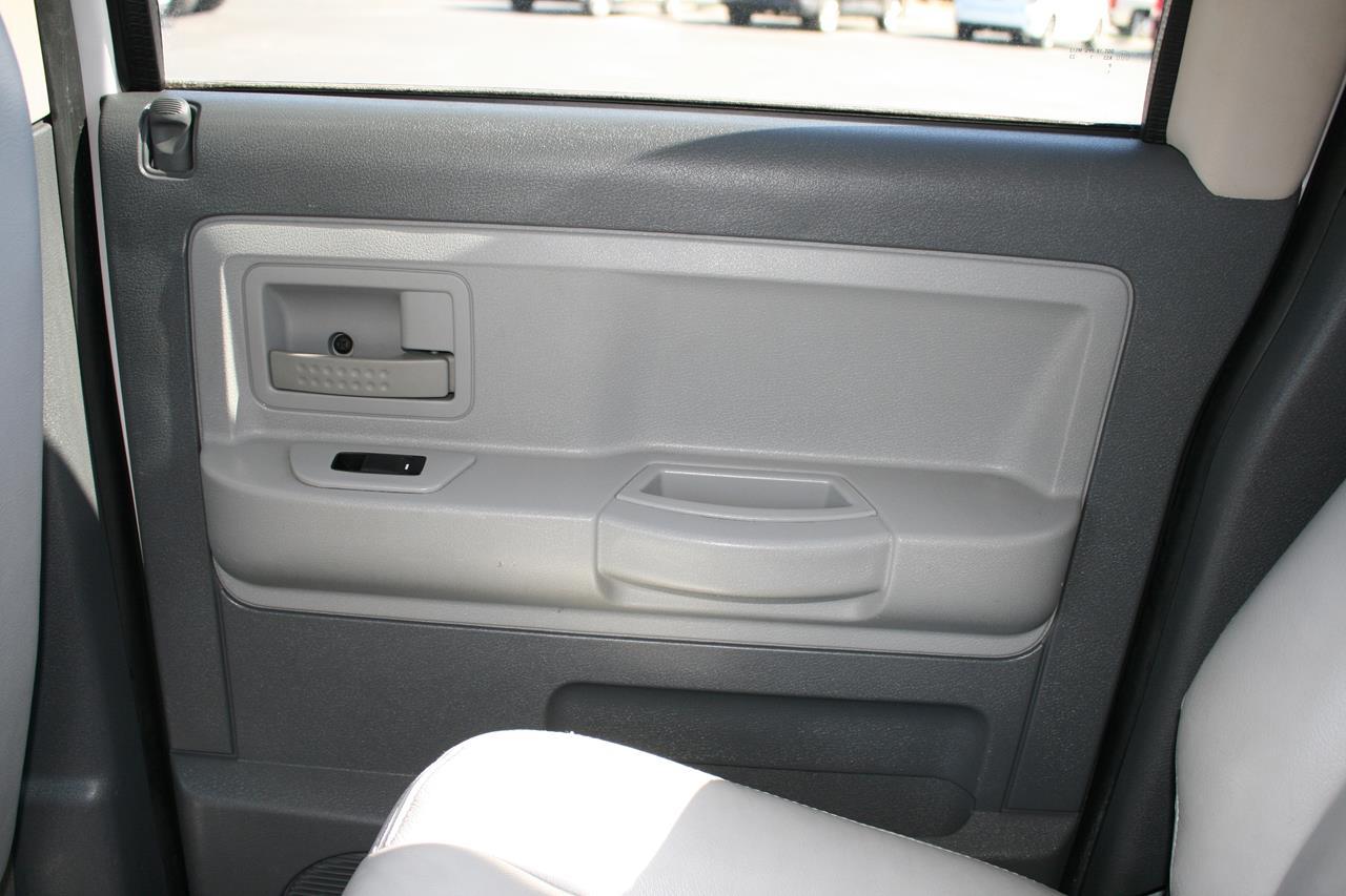 Dodge Dakota 2WD Quad Cab 131" SLT 2007