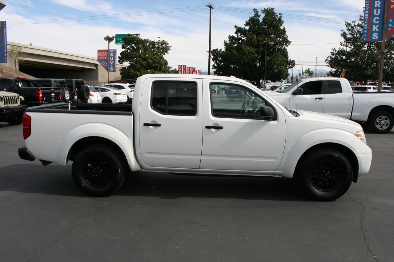 Nissan Frontier 2WD Crew Cab SWB Auto SV 2016