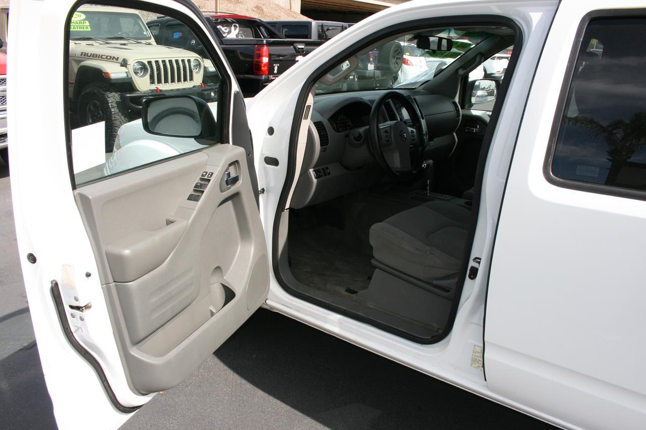 Nissan Frontier 2WD Crew Cab SWB Auto SV 2016