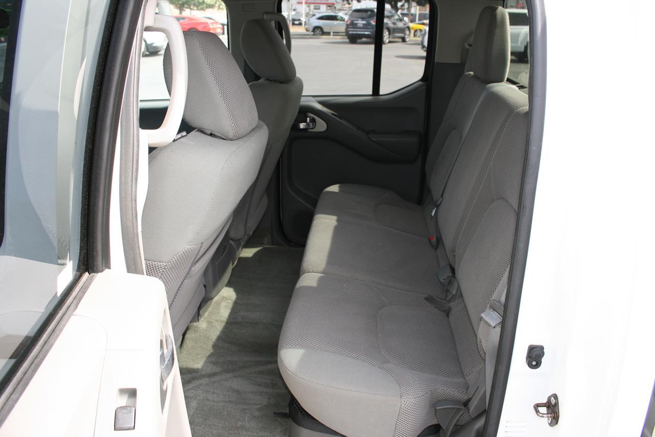 Nissan Frontier 2WD Crew Cab SWB Auto SV 2016