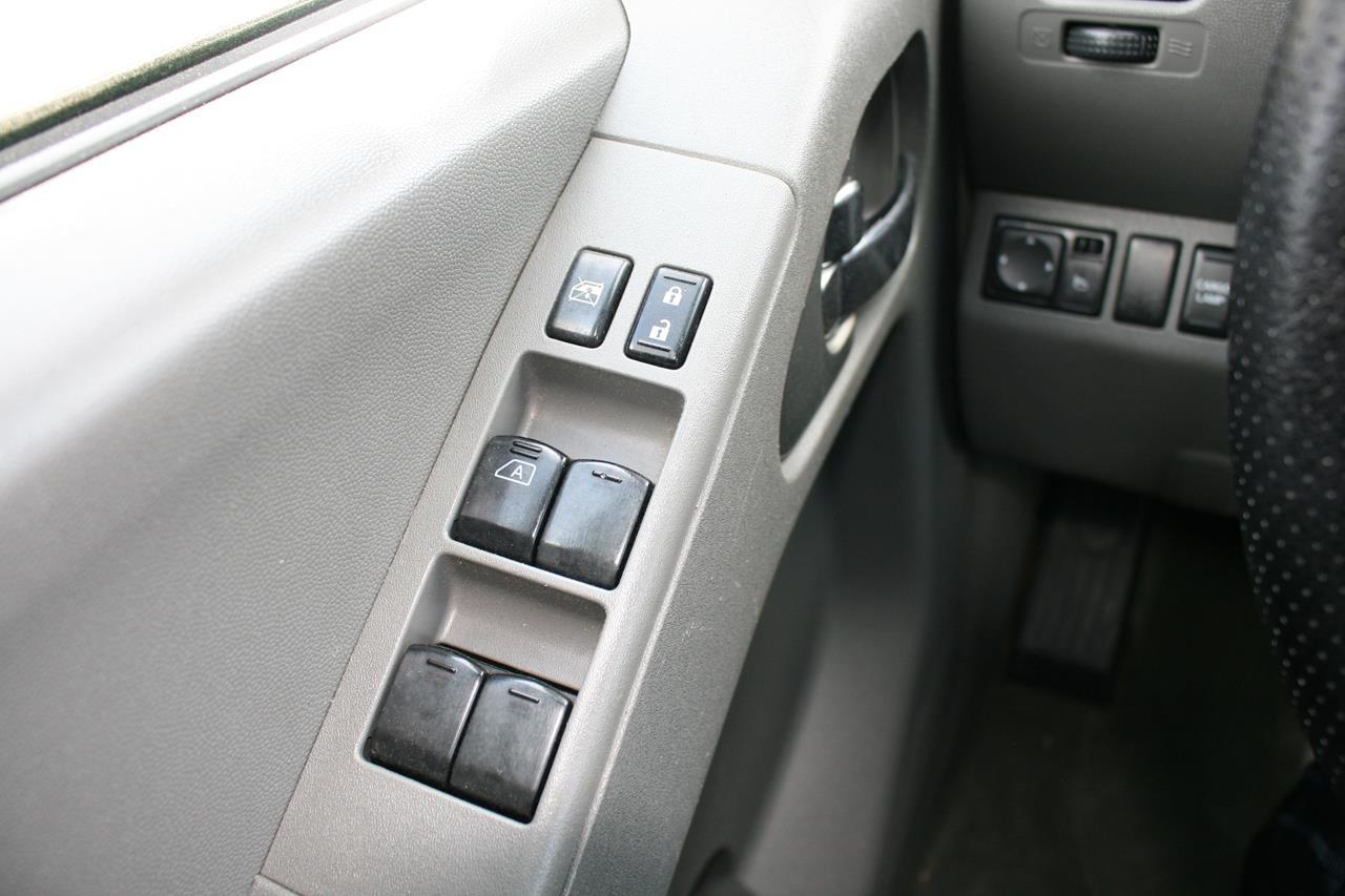 Nissan Frontier 2WD Crew Cab SWB Auto SV 2016