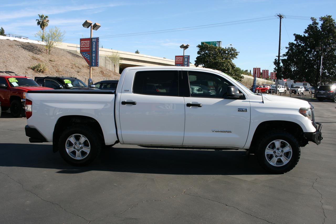 Toyota Tundra 2WD SR5 CrewMax 5.5' Bed 5.7L FFV (Natl) 2017