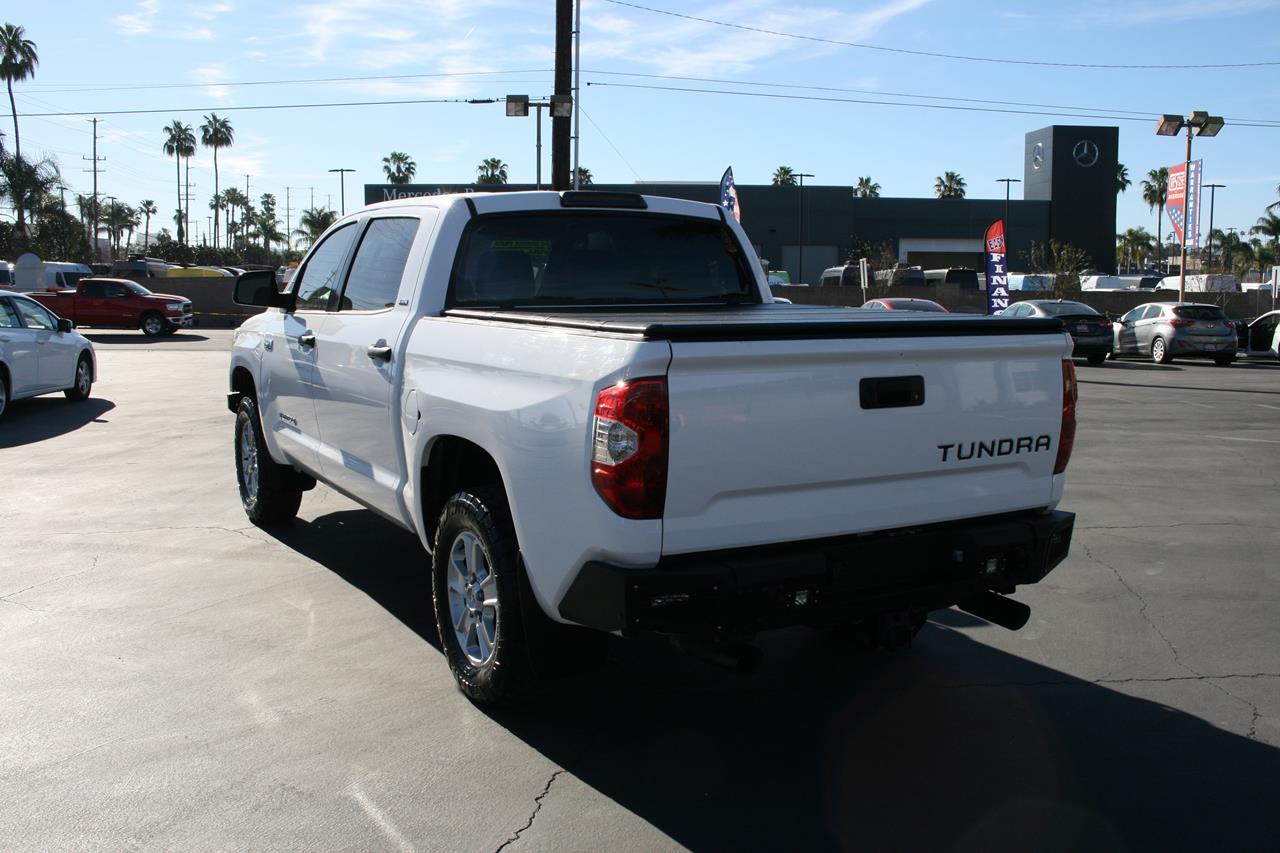Toyota Tundra 2WD SR5 CrewMax 5.5' Bed 5.7L FFV (Natl) 2017