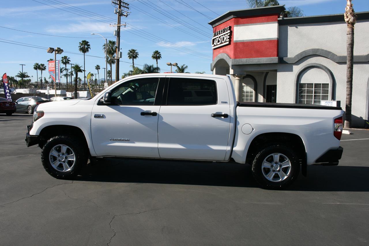 Toyota Tundra 2WD SR5 CrewMax 5.5' Bed 5.7L FFV (Natl) 2017