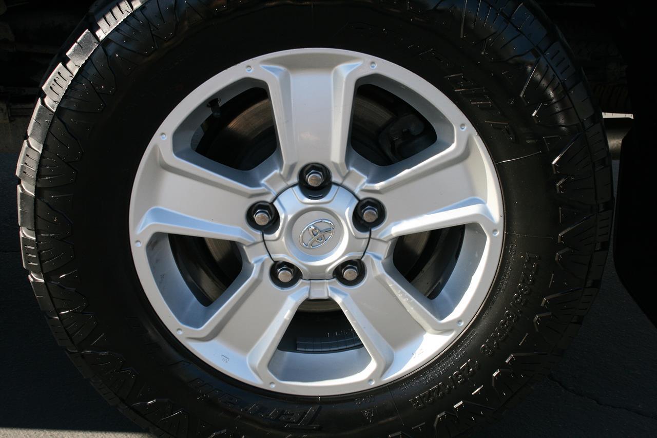 Toyota Tundra 2WD SR5 CrewMax 5.5' Bed 5.7L FFV (Natl) 2017