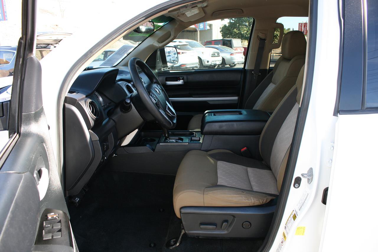 Toyota Tundra 2WD SR5 CrewMax 5.5' Bed 5.7L FFV (Natl) 2017