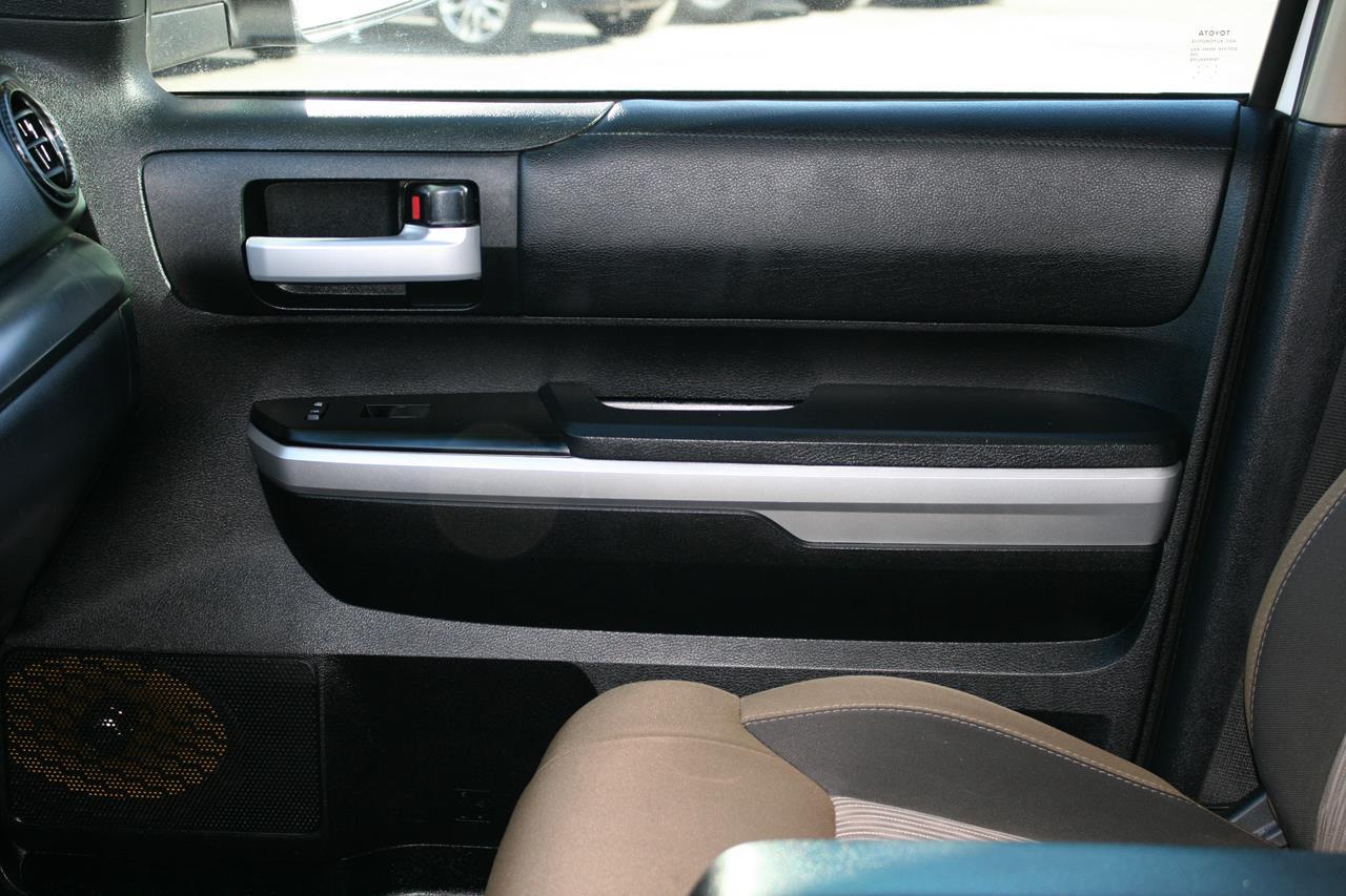 Toyota Tundra 2WD SR5 CrewMax 5.5' Bed 5.7L FFV (Natl) 2017