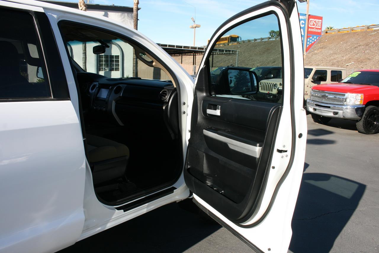 Toyota Tundra 2WD SR5 CrewMax 5.5' Bed 5.7L FFV (Natl) 2017