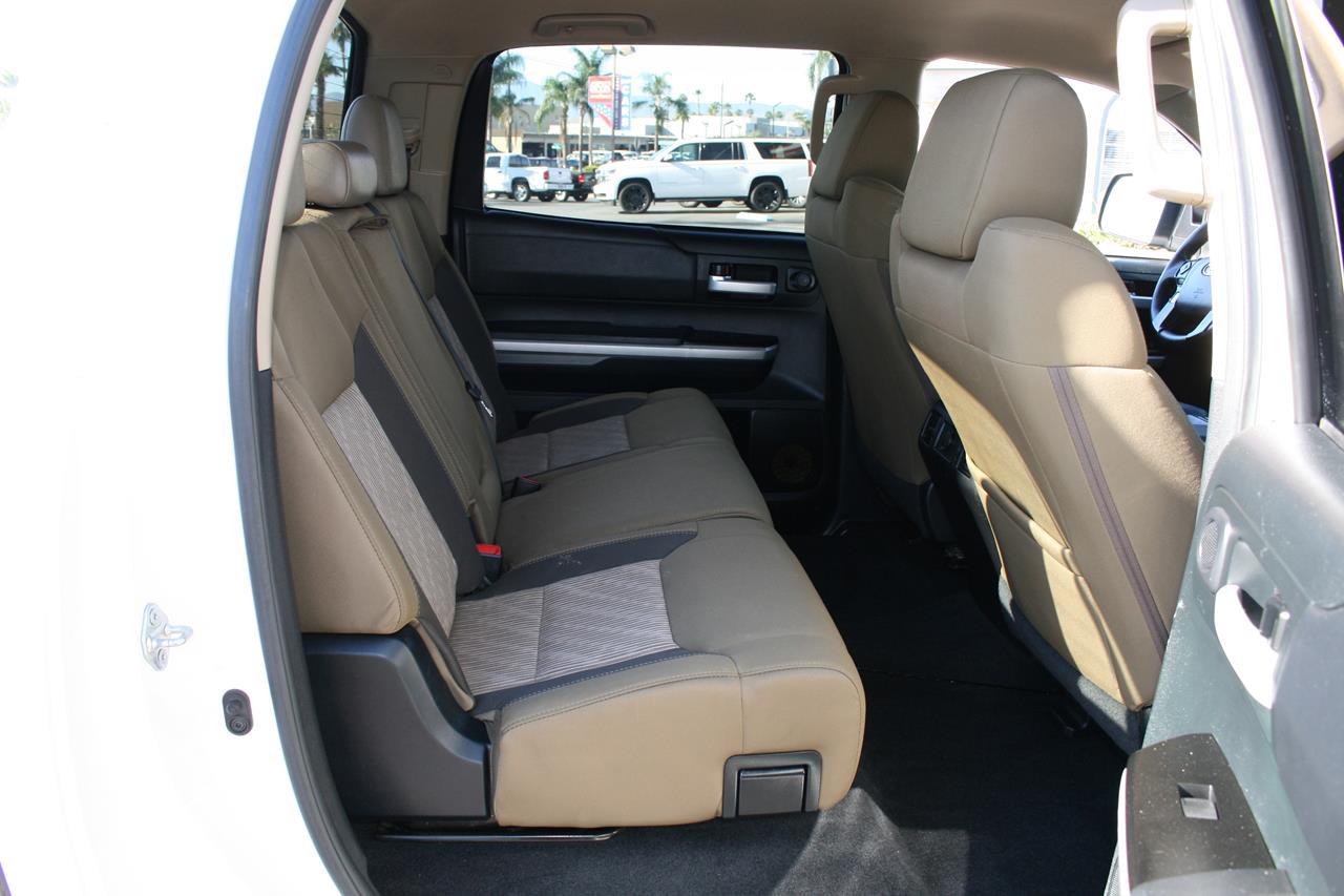 Toyota Tundra 2WD SR5 CrewMax 5.5' Bed 5.7L FFV (Natl) 2017