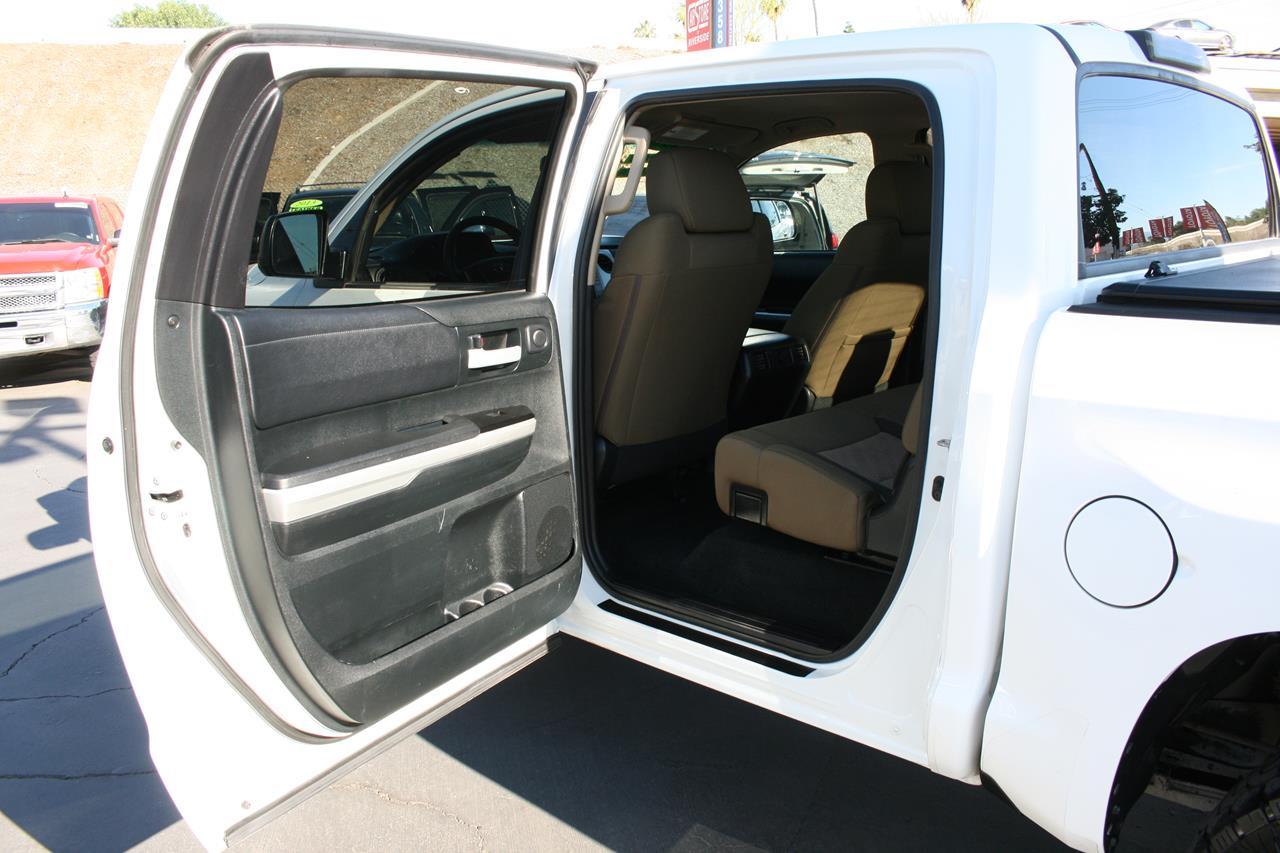 Toyota Tundra 2WD SR5 CrewMax 5.5' Bed 5.7L FFV (Natl) 2017