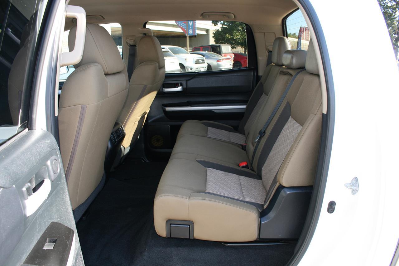 Toyota Tundra 2WD SR5 CrewMax 5.5' Bed 5.7L FFV (Natl) 2017