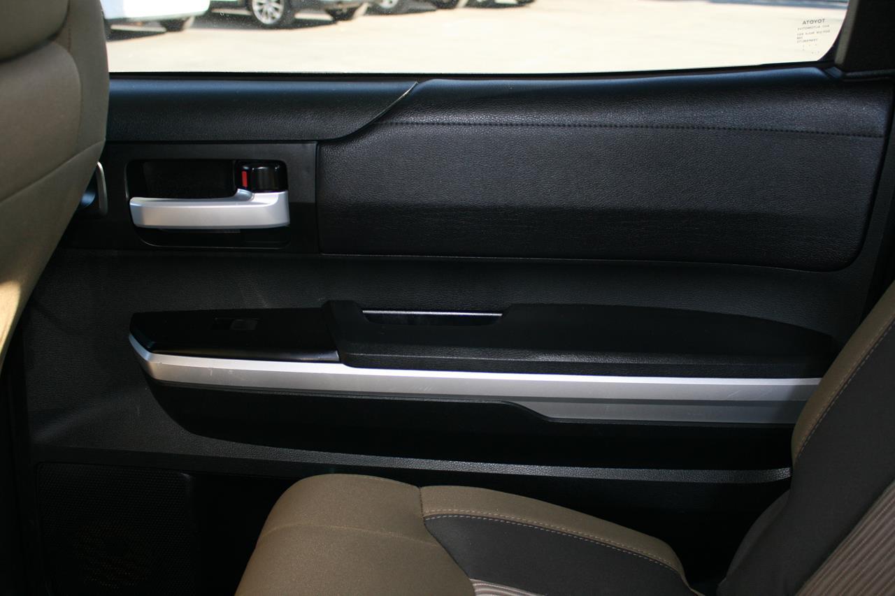 Toyota Tundra 2WD SR5 CrewMax 5.5' Bed 5.7L FFV (Natl) 2017