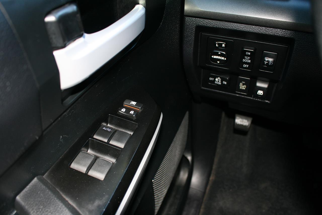 Toyota Tundra 2WD SR5 CrewMax 5.5' Bed 5.7L FFV (Natl) 2017