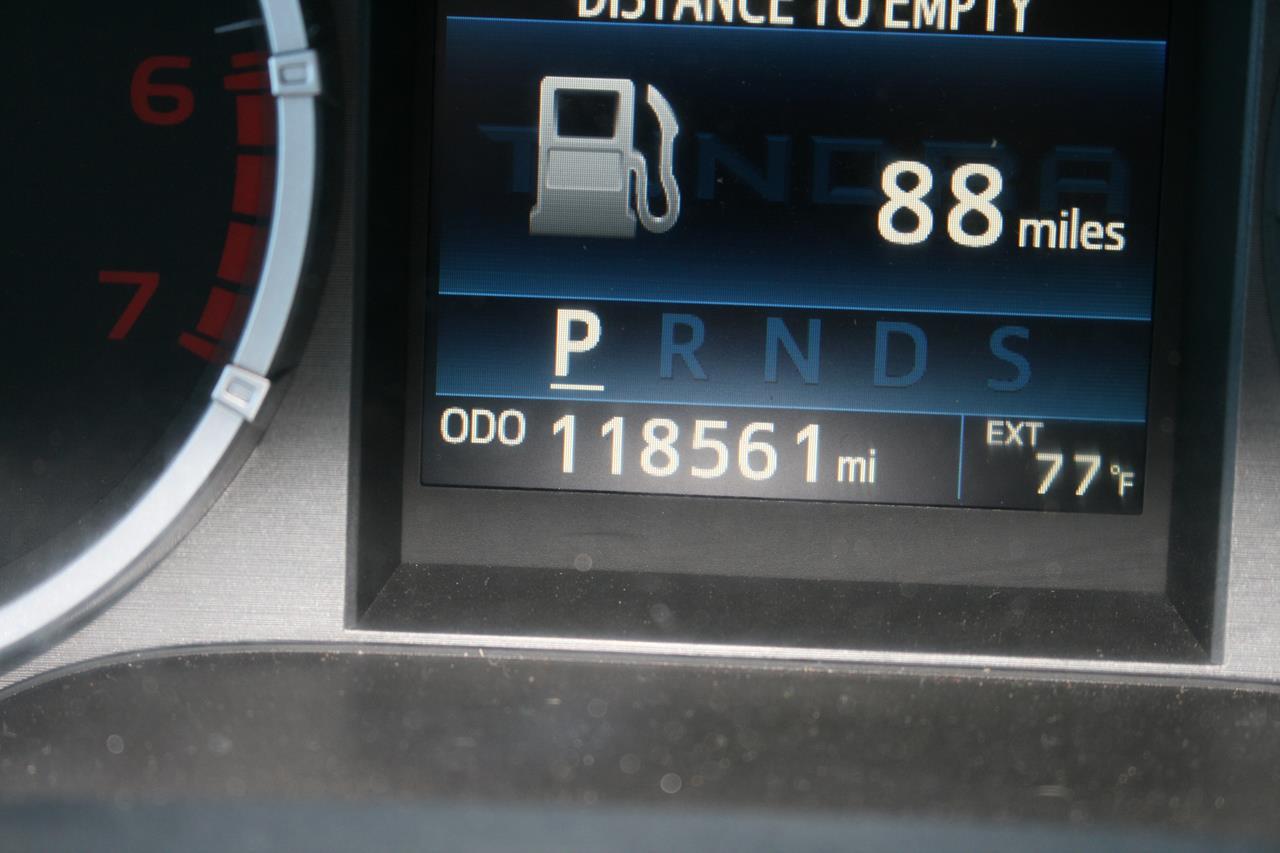 Toyota Tundra 2WD SR5 CrewMax 5.5' Bed 5.7L FFV (Natl) 2017