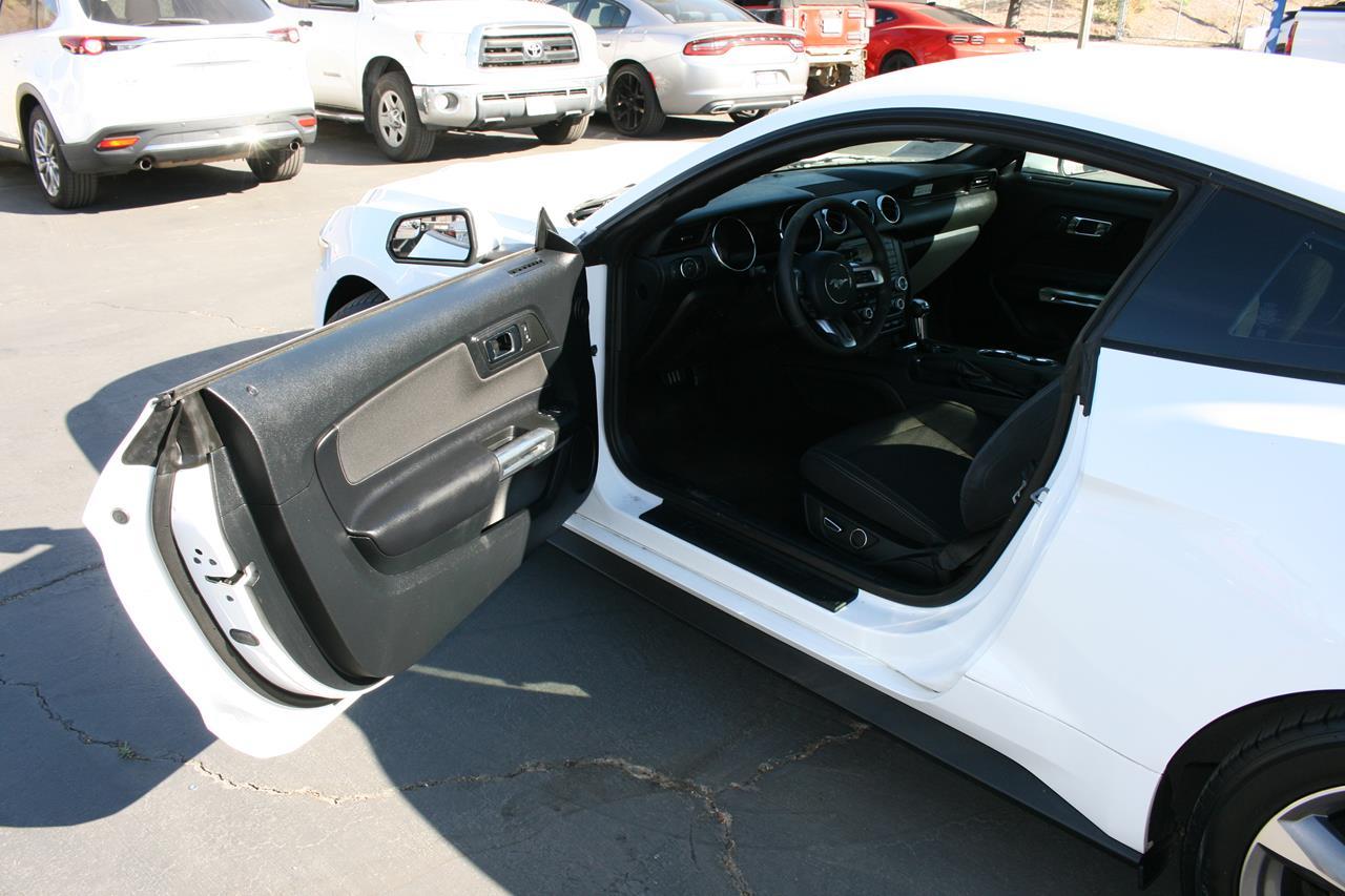 Ford Mustang 2dr Fastback V6 2015