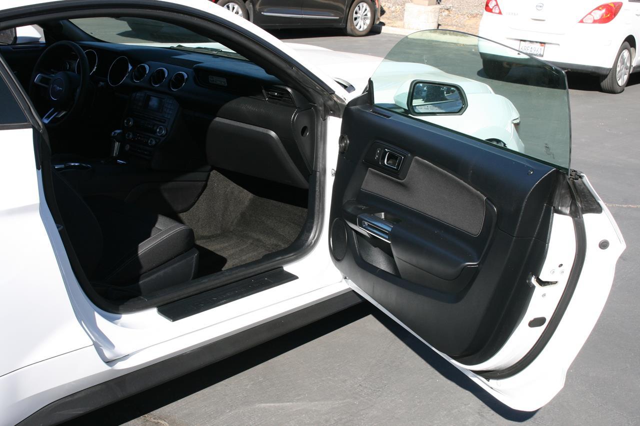 Ford Mustang 2dr Fastback V6 2015