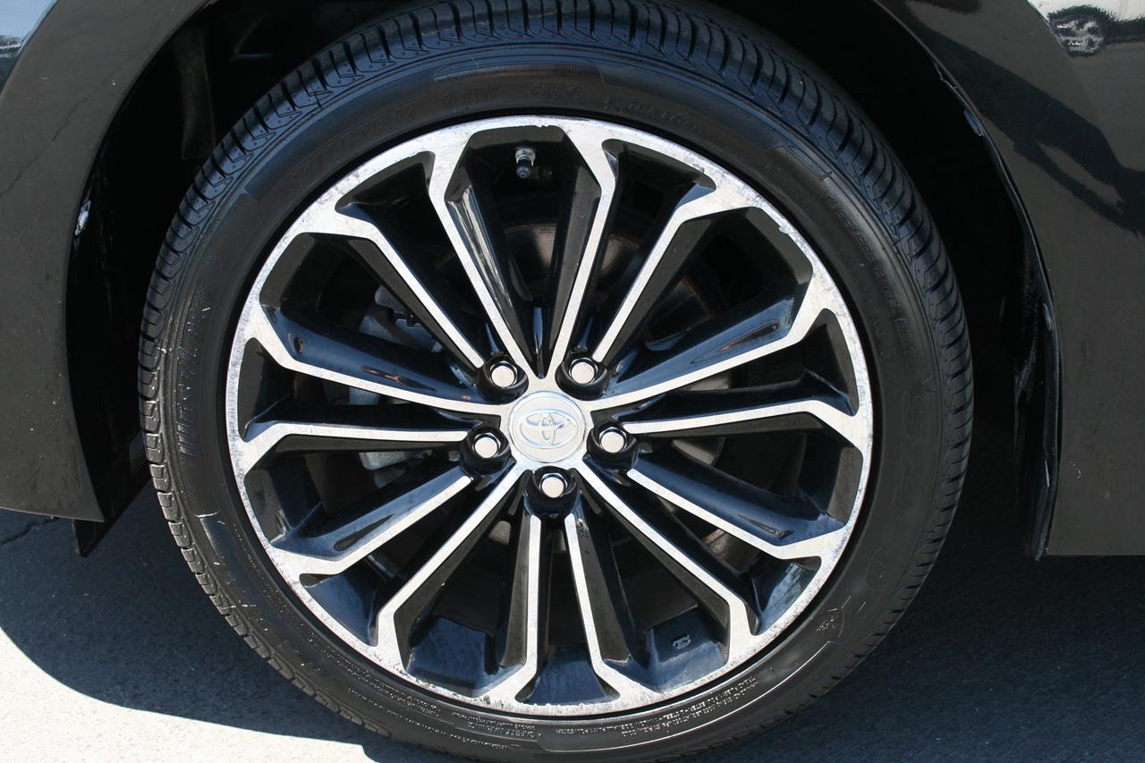 Toyota Corolla 4dr Sdn CVT S Premium (Natl) 2016