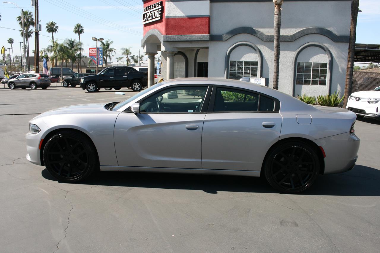 Dodge Charger 4dr Sdn SXT RWD 2015
