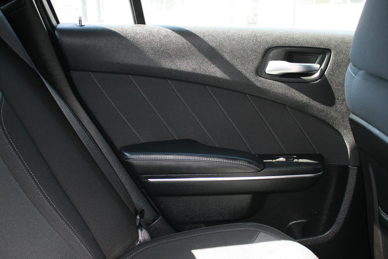 Dodge Charger 4dr Sdn SXT RWD 2015