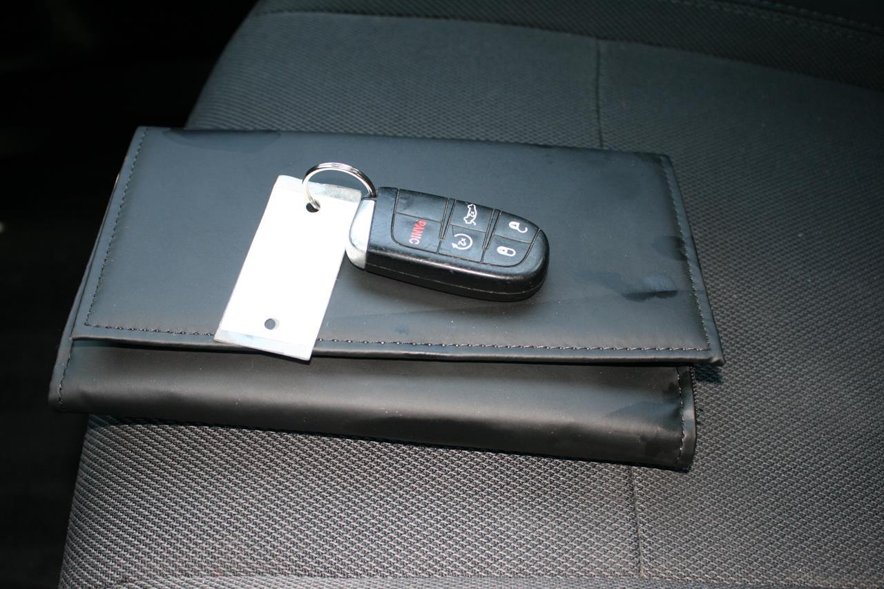 Dodge Charger 4dr Sdn SXT RWD 2015