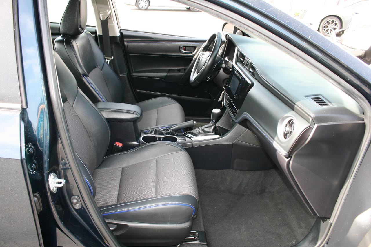 Toyota Corolla SE CVT (Natl) 2019